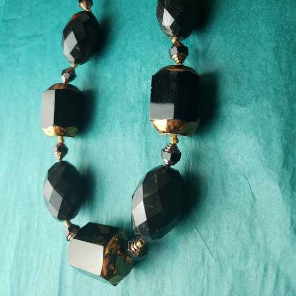 Liz Claiborne Black and Gold Necklace - Picture 4 of 4